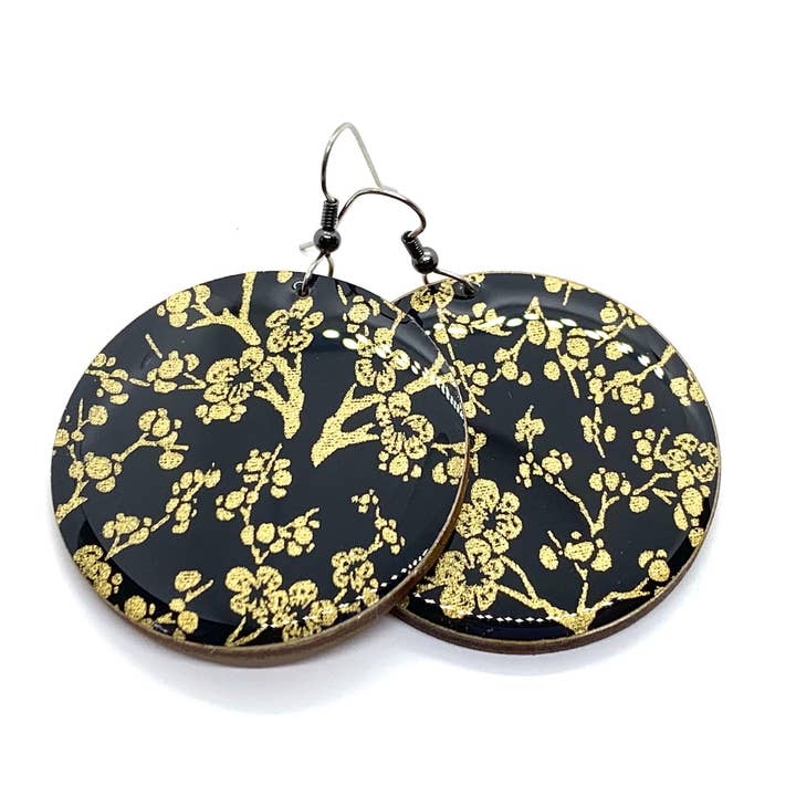 Svart och guld Sakura rundor Örhängen för wholesale av Prettykiku