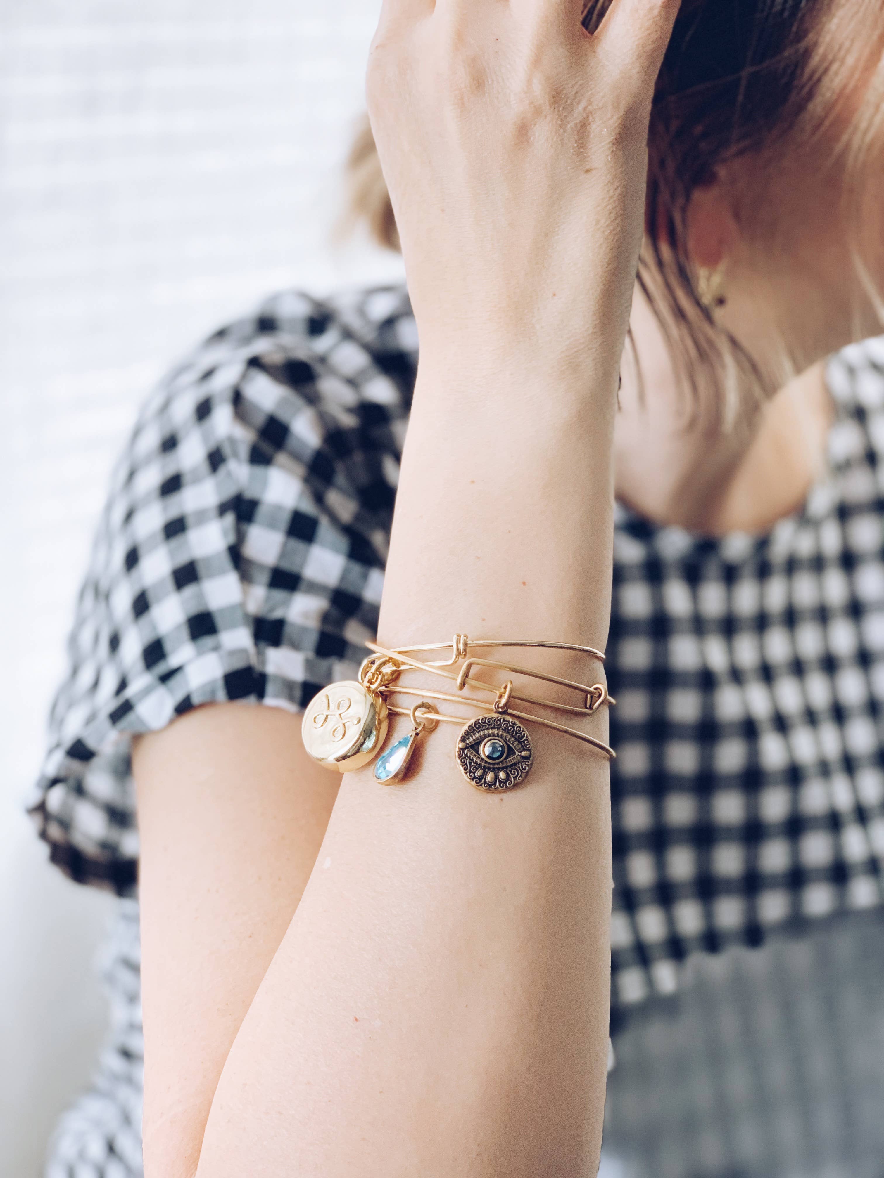 invisaWear - Wholesale Bangle Bracelet - Gold Expandable Bracelet2