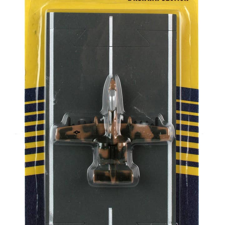 Daron Worldwide Trading - Venta al por mayor Avión de juguete - Niños - RW001 Runway24 A10 de Daron Toys