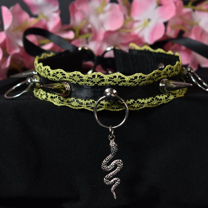 Naughty Pawsies - Wholesale Choker/Collar - Spiked Yellow Snake Choker