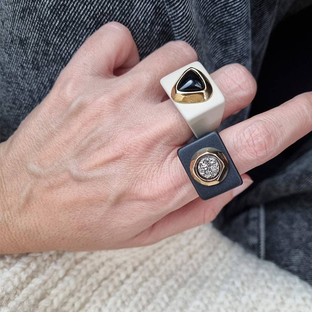 ÉMOLO - Wholesale Cocktail/Statement Ring - Ice-colored women's ring with onyx1