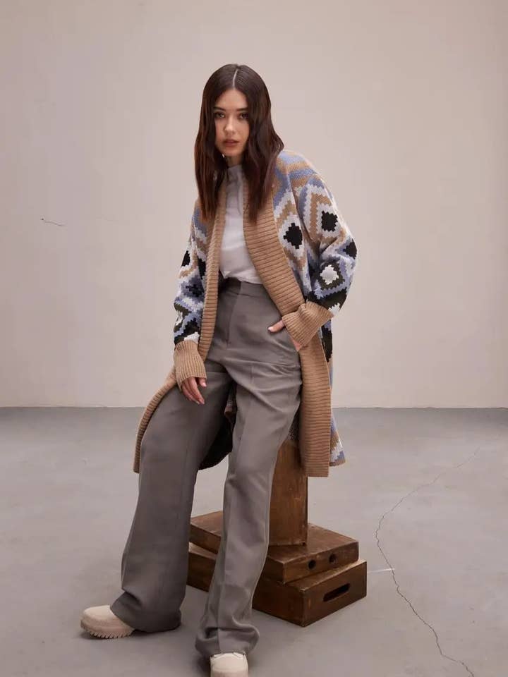 Cardigan en maille confortable pour femme Mira marron pour la vente par Handmade Originals Ukraine