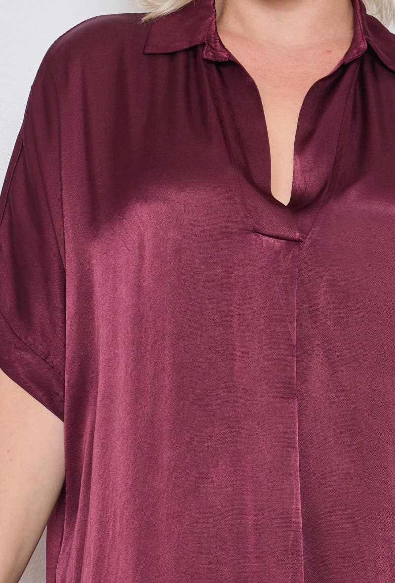 C'MELODIE - Wholesale Jurk - Dames - Losvallende plus size jurk met polo kraag van dikke satijn - model 89057