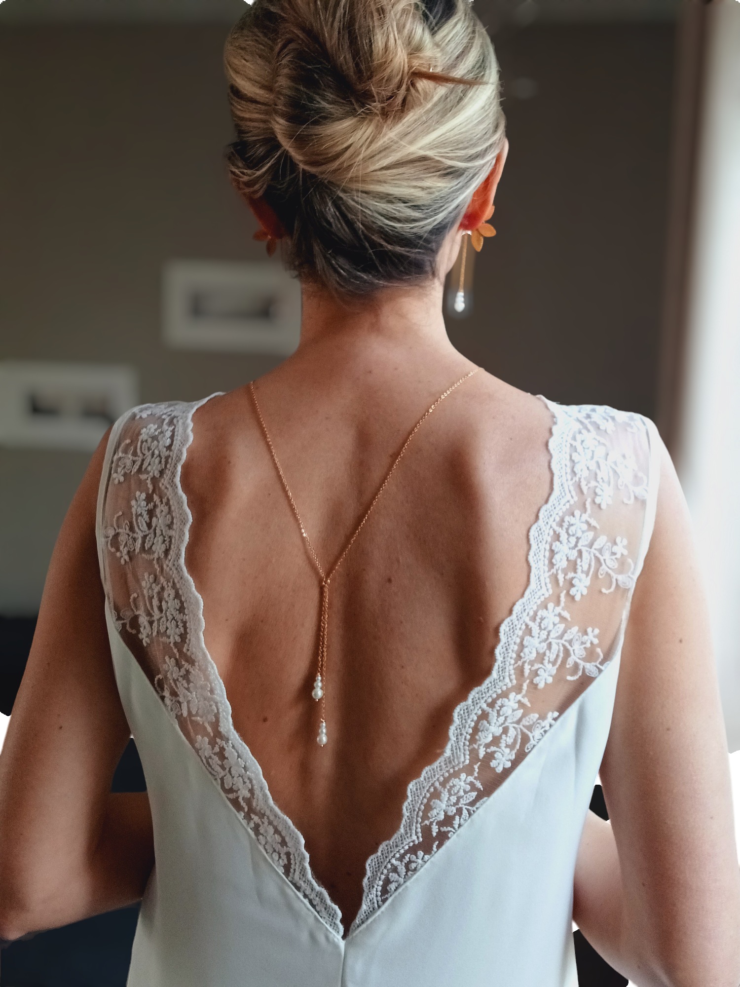 L'atelier du 6 - Wholesale Y-Neck/Lariat Necklace - Back jewelry for the bride with 3 pearls on the back.1