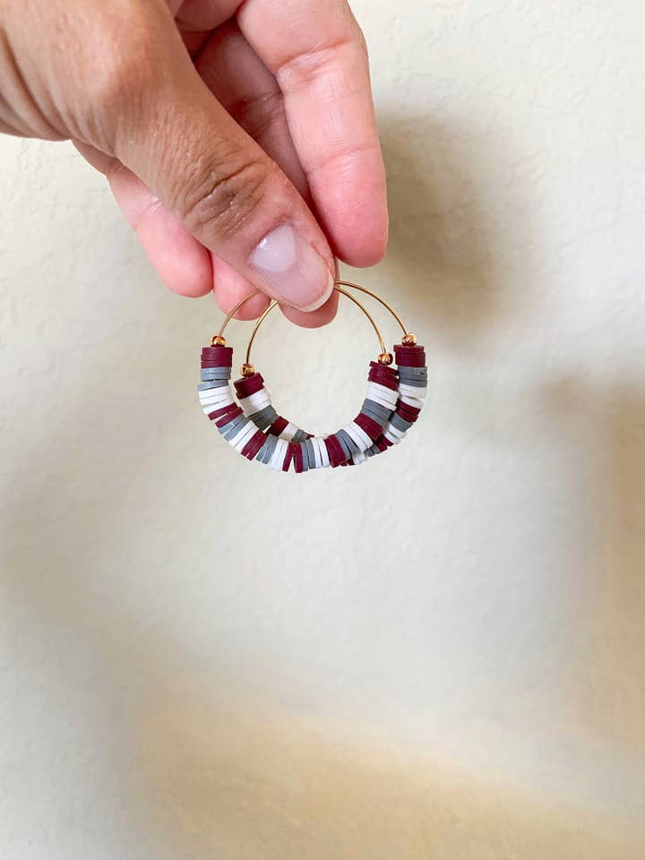 Texas A&M Heishi Hoepeloorbellen voor wholesale door Gorka & Co