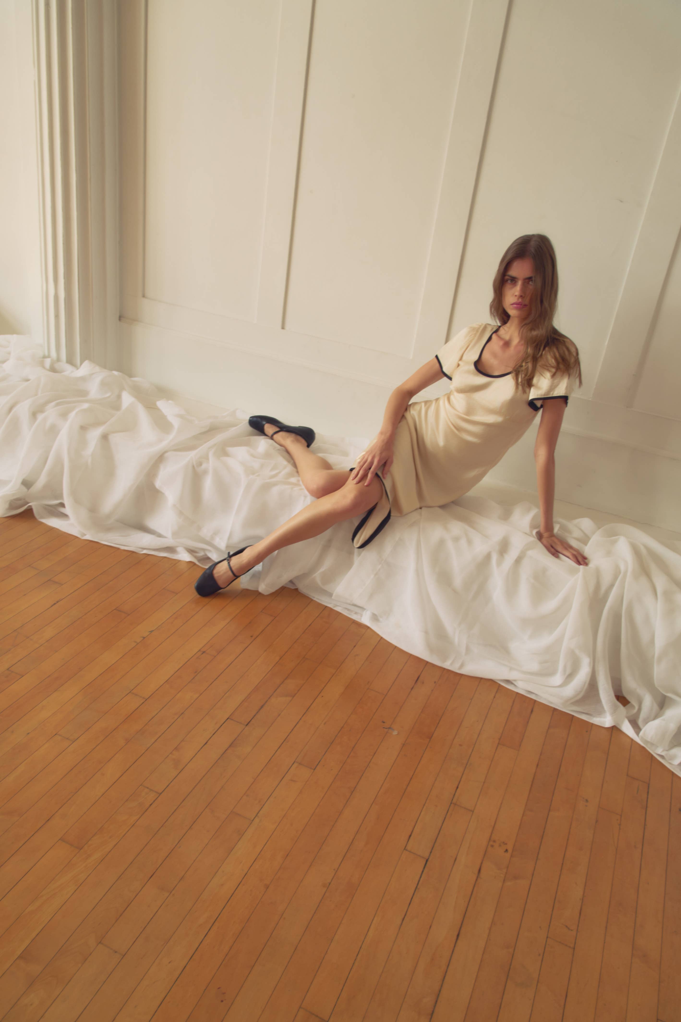 MOD REF - Vendita all'ingrosso Vestito - Donna - L'abito Stephanie | Abito in raso con bordo a contrasto9