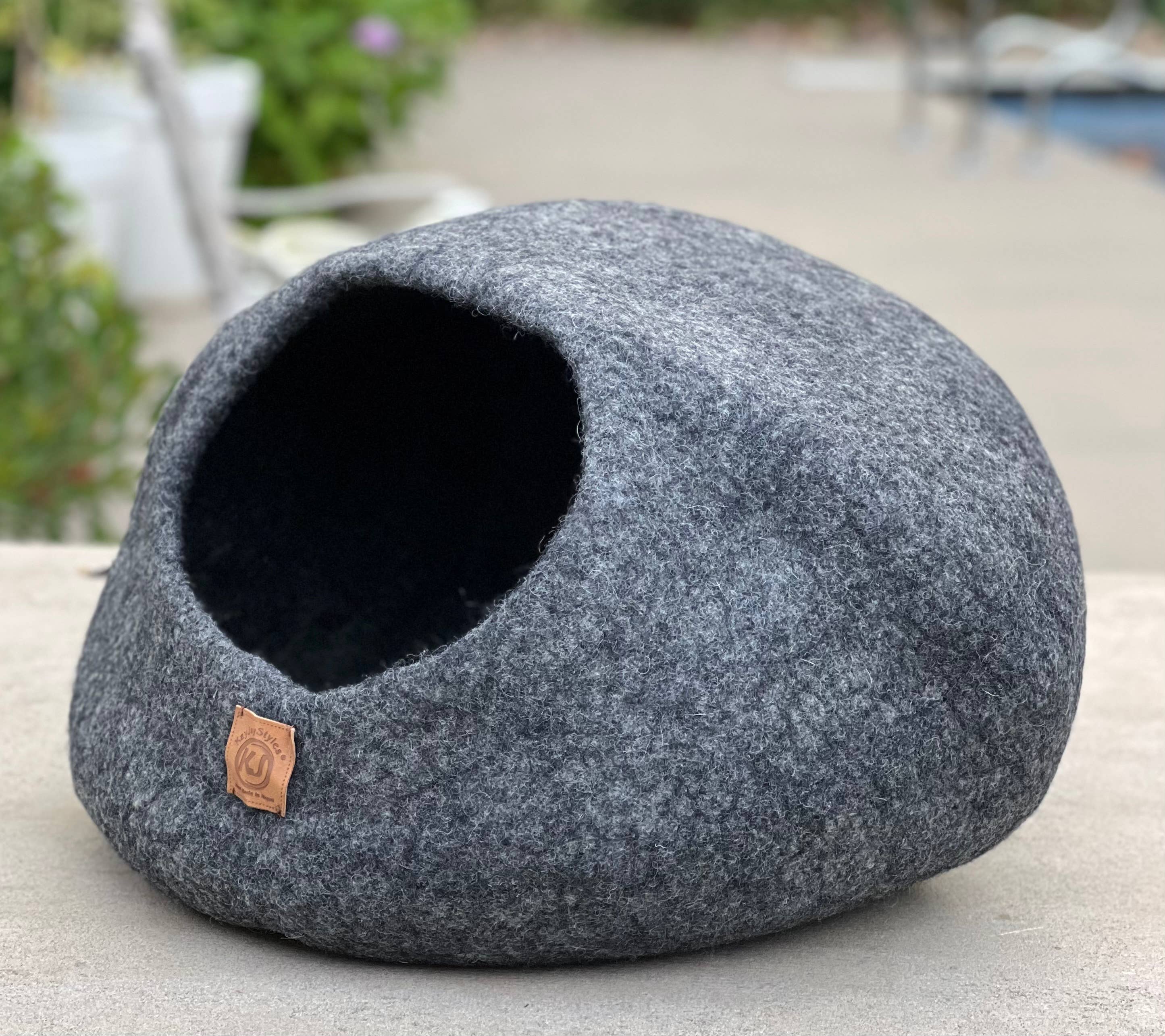 Lungta Imports - Wholesale Pet Cave - Cat/Dog - Hand Made Felt Wool Cat Cave / Cat Bed / Warm Cat House (Cop28