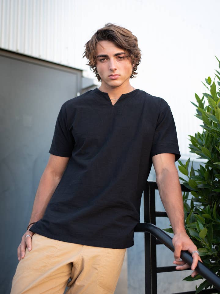 T-shirt Groove per la vendita all'ingrosso da parte di Cotton Flower Clothing