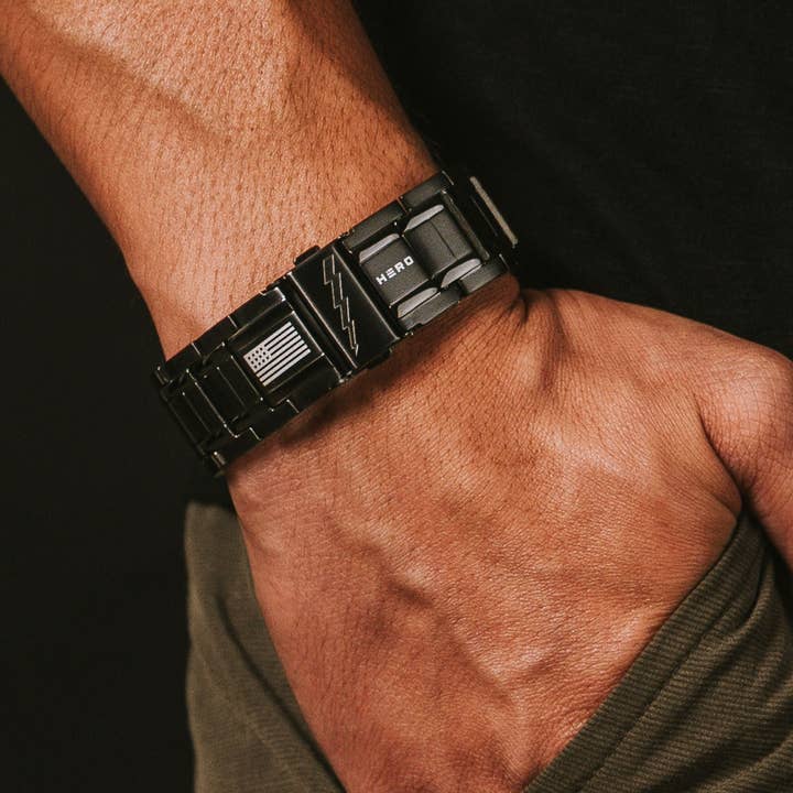 The Hero Company – wholesale Vävt/flätat armband – The Hero Company- Abrams Thunderbolt Tank magnetiskt armband: Hjälper para veteraner med en servicehund eller skyddshund -Faire