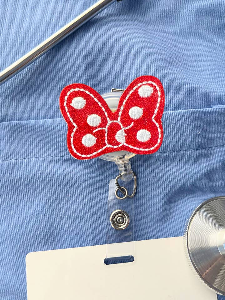 Polka dot Bow udtrækkelig ID-badge-rulle til RN'er og kolleger for engroshandel hos Meeko’s Must Haves