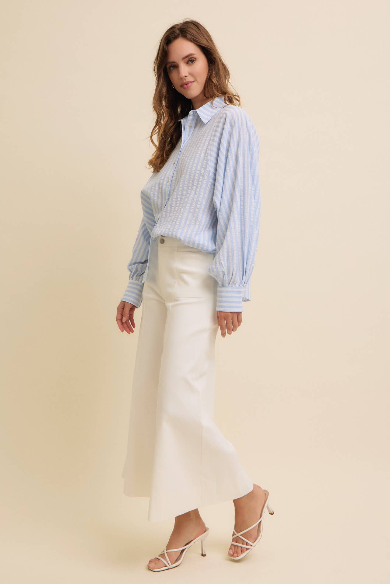 in february - Vente Jean – femme - PANTALON COURT À JAMBES LARGES ET TAILLE HAUTE EXTENSIBLE11