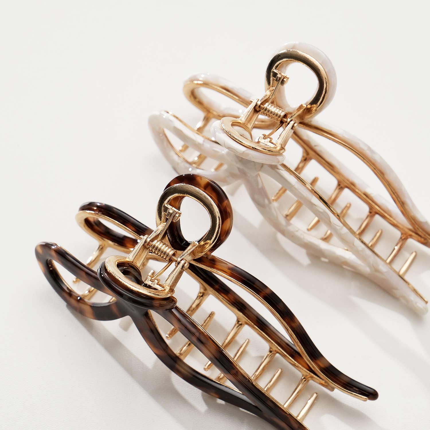 Assorted Sabrina Vintage Snow Ribbon Metal Bow Claw Clip - Large for wholesale on Faire6