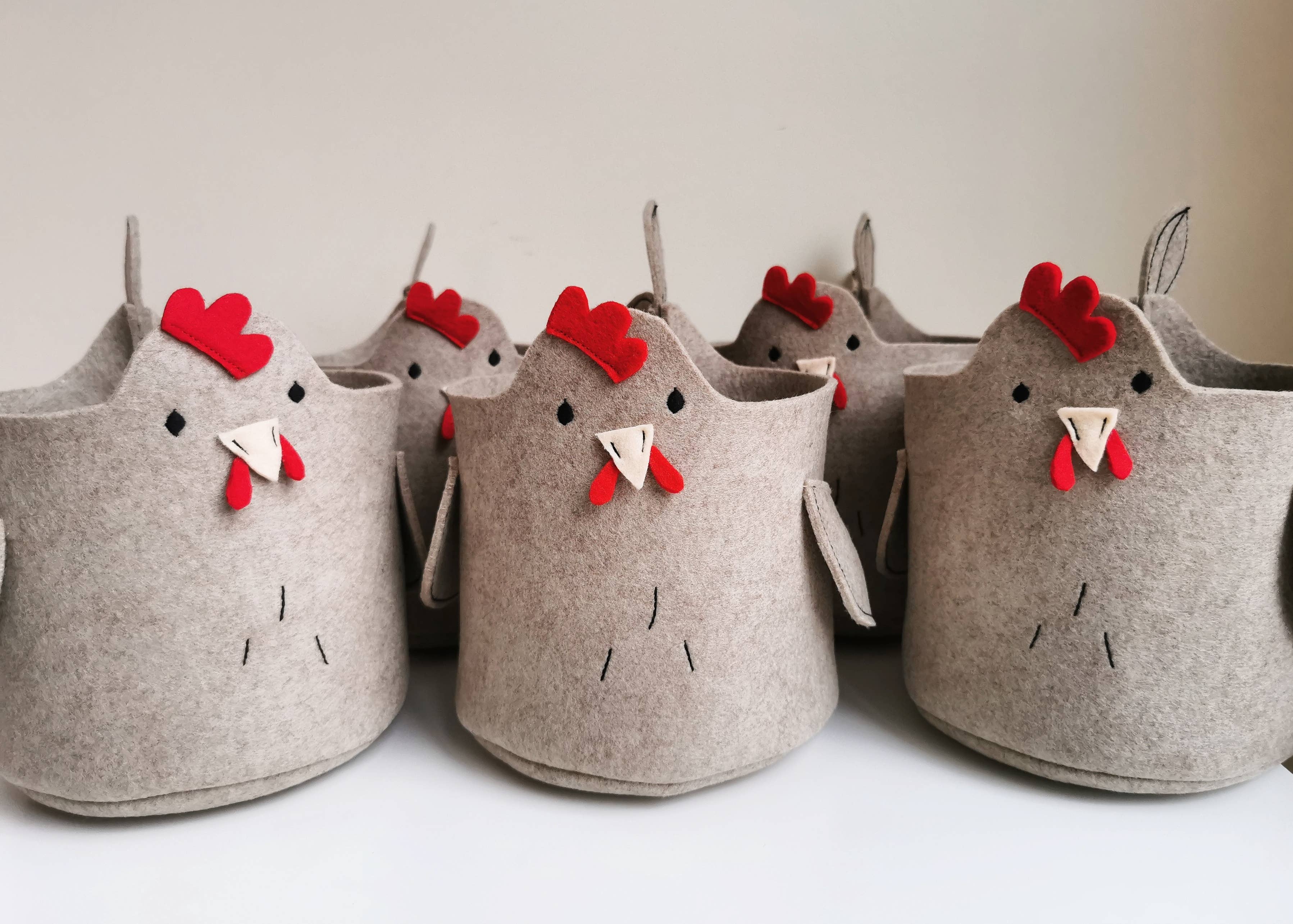 Little Crazy Things - Vendita all'ingrosso Cestini - Cestino pasquale in feltro a forma di gallina, tema fattoria e vita in ranch5