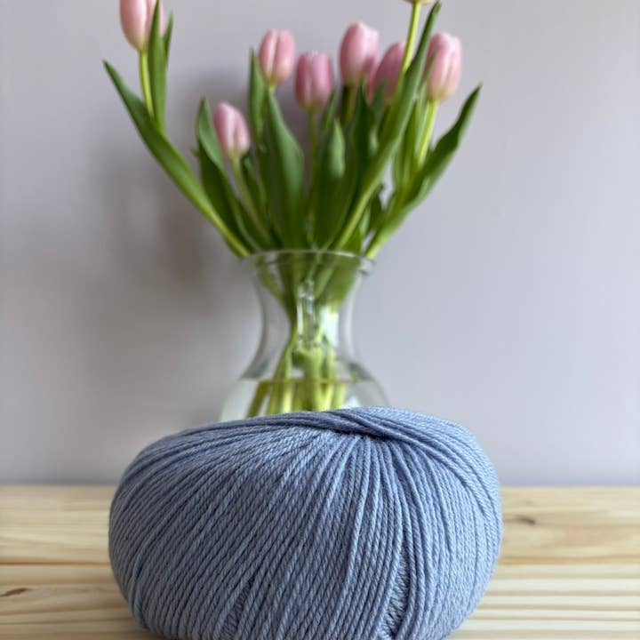 The Spinning Hand - Luxury Knitting Kits - Wholesale Yarn - Universal Yarn Deluxe DK weight yarn - pure wool yarn, superwash1