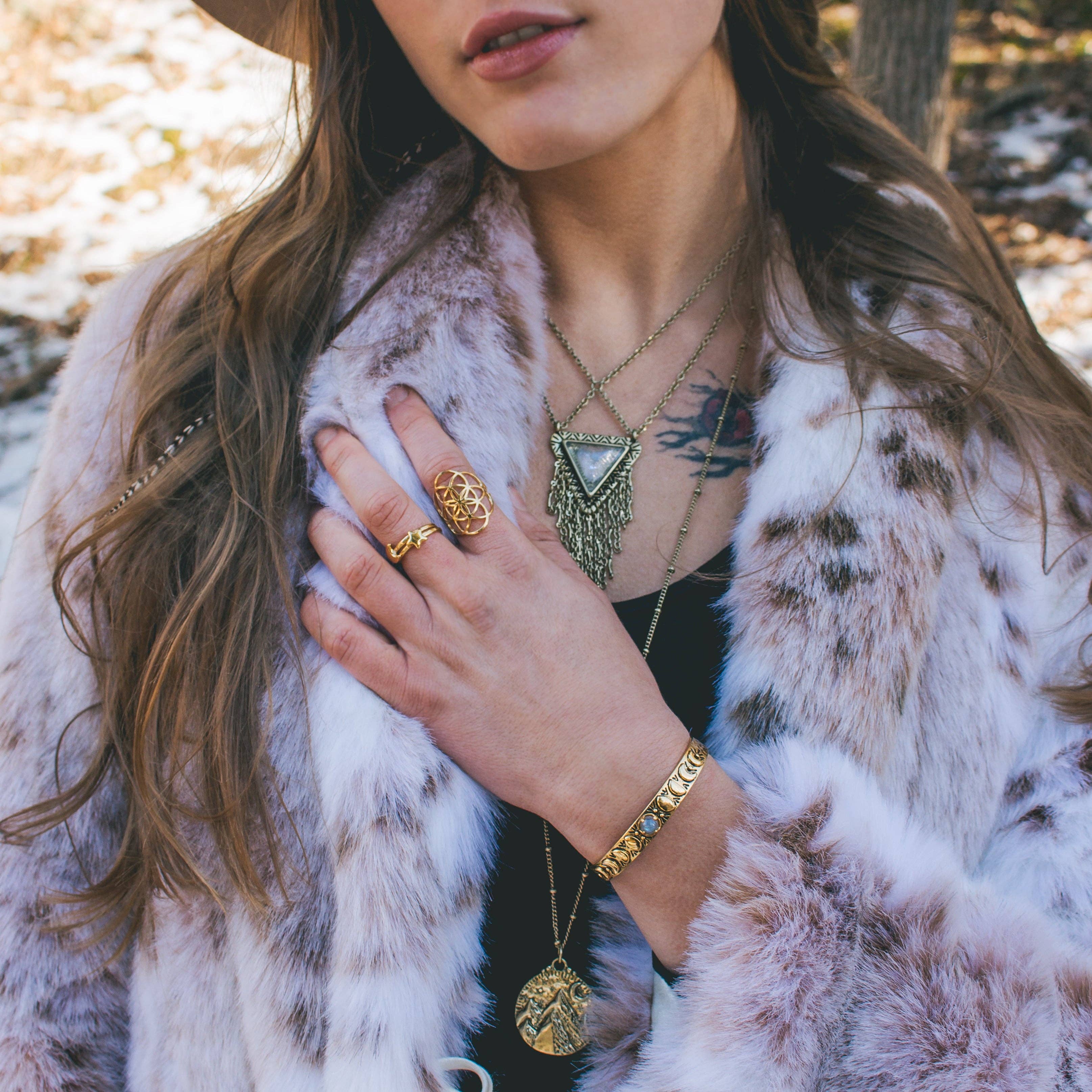 Hiouchi Jewels | Rose &amp; Bolt Grateful Dead Jewelry - Vente Bracelet manchette - Bracelet manchette Mini Phases de Lune | Labradorite3