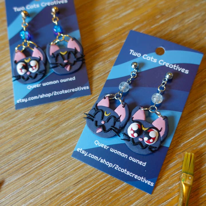Two Cats Creatives - Venta al por mayor Pendientes colgantes - Pendientes hechos a mano Luna Sailor Moon