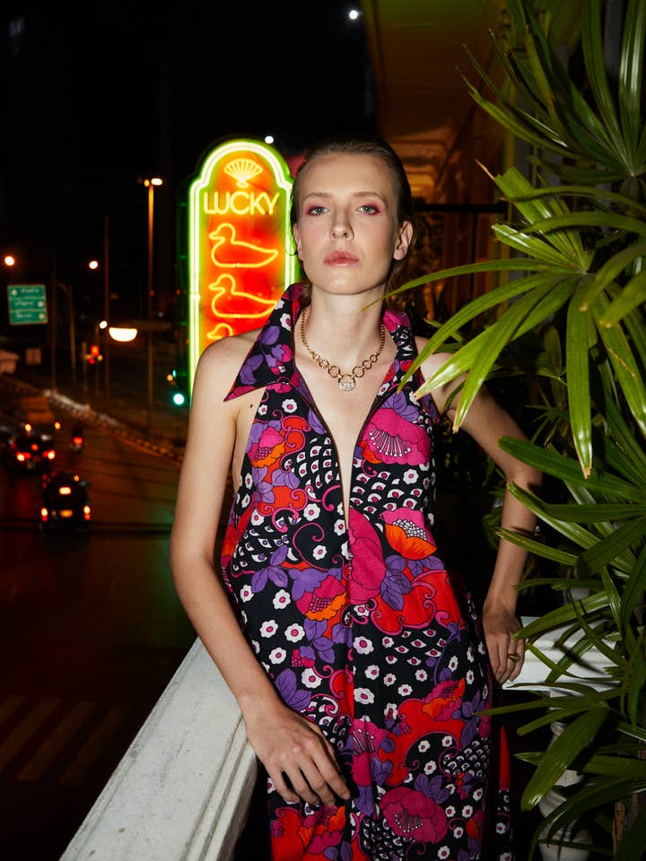 Vestido largo HYDRA con estampado Koi Flower Power para venta al por mayor de Sofair