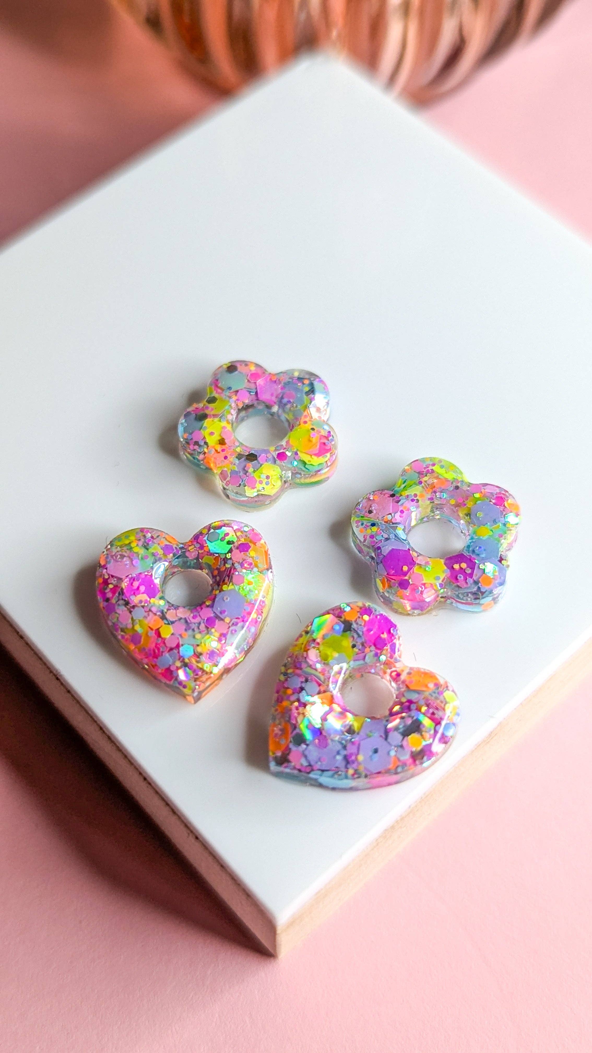 L'atelier Nounille - Wholesale Stud/Post Earrings - Epoxy resin candy confetti pendants | small heart shape