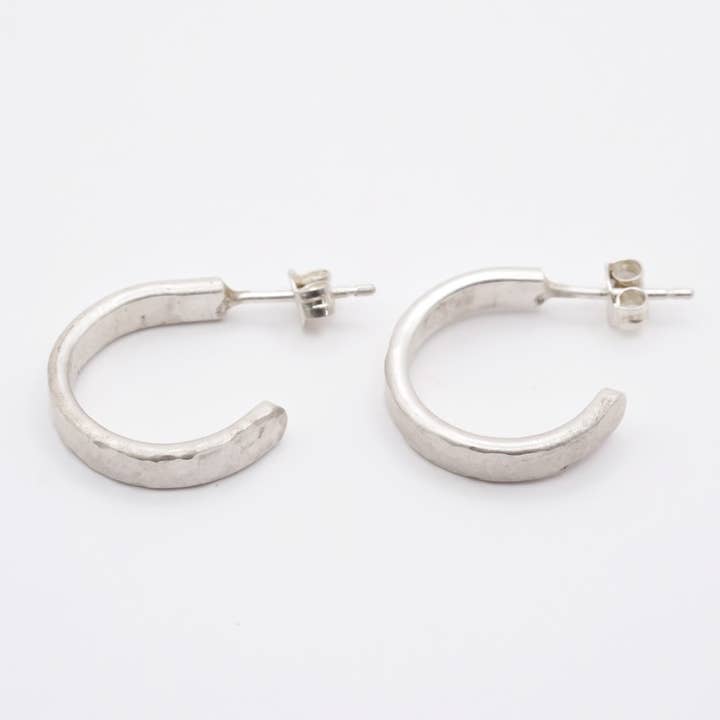 Hamrade örhängen nr 1 för wholesale av Ulu Jewelry