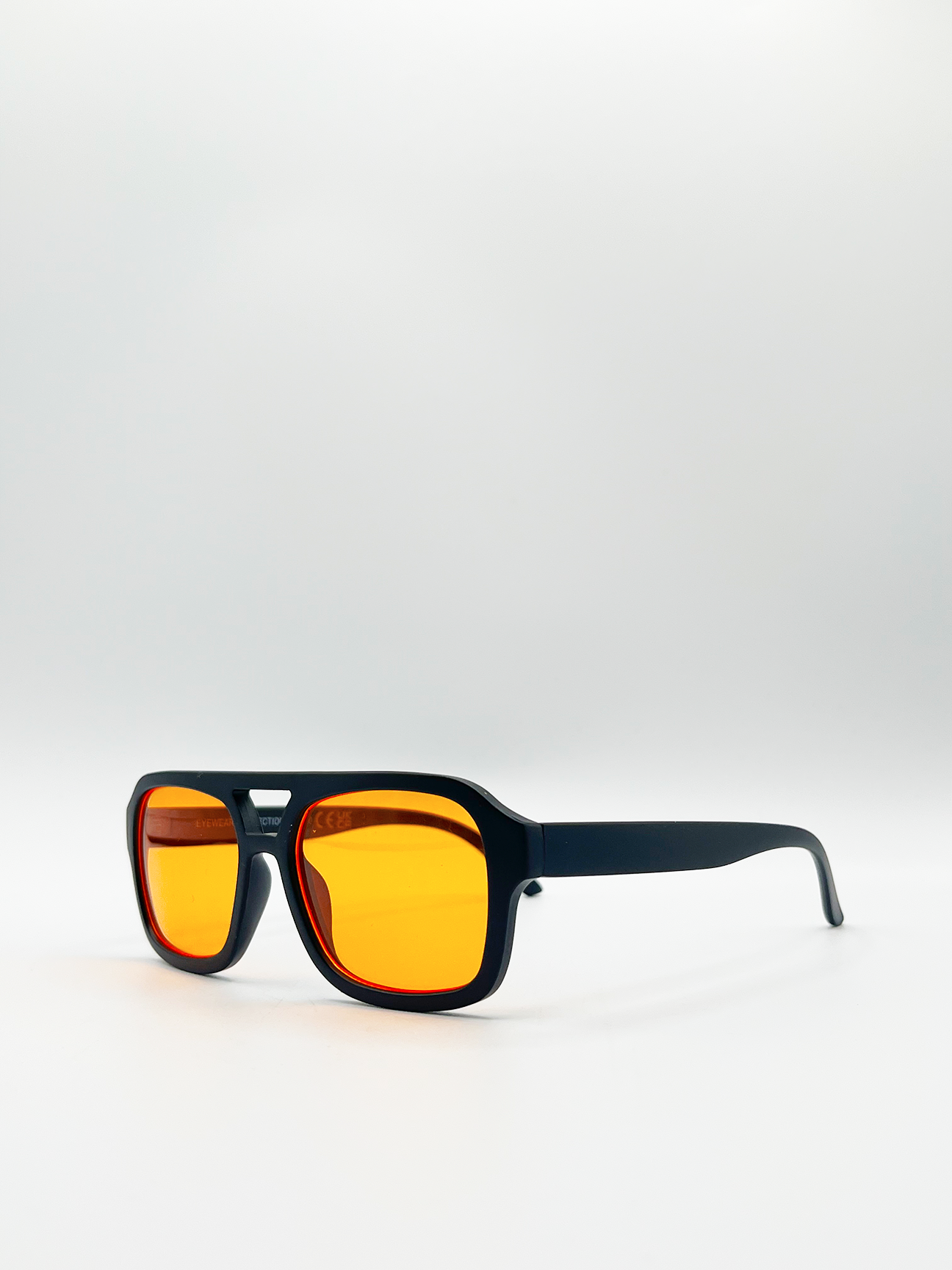 AFA COLLECTIVE – wholesale Sunglasses – Unisex – 70's Navigator plastic frame sunglasses with orange lenses2