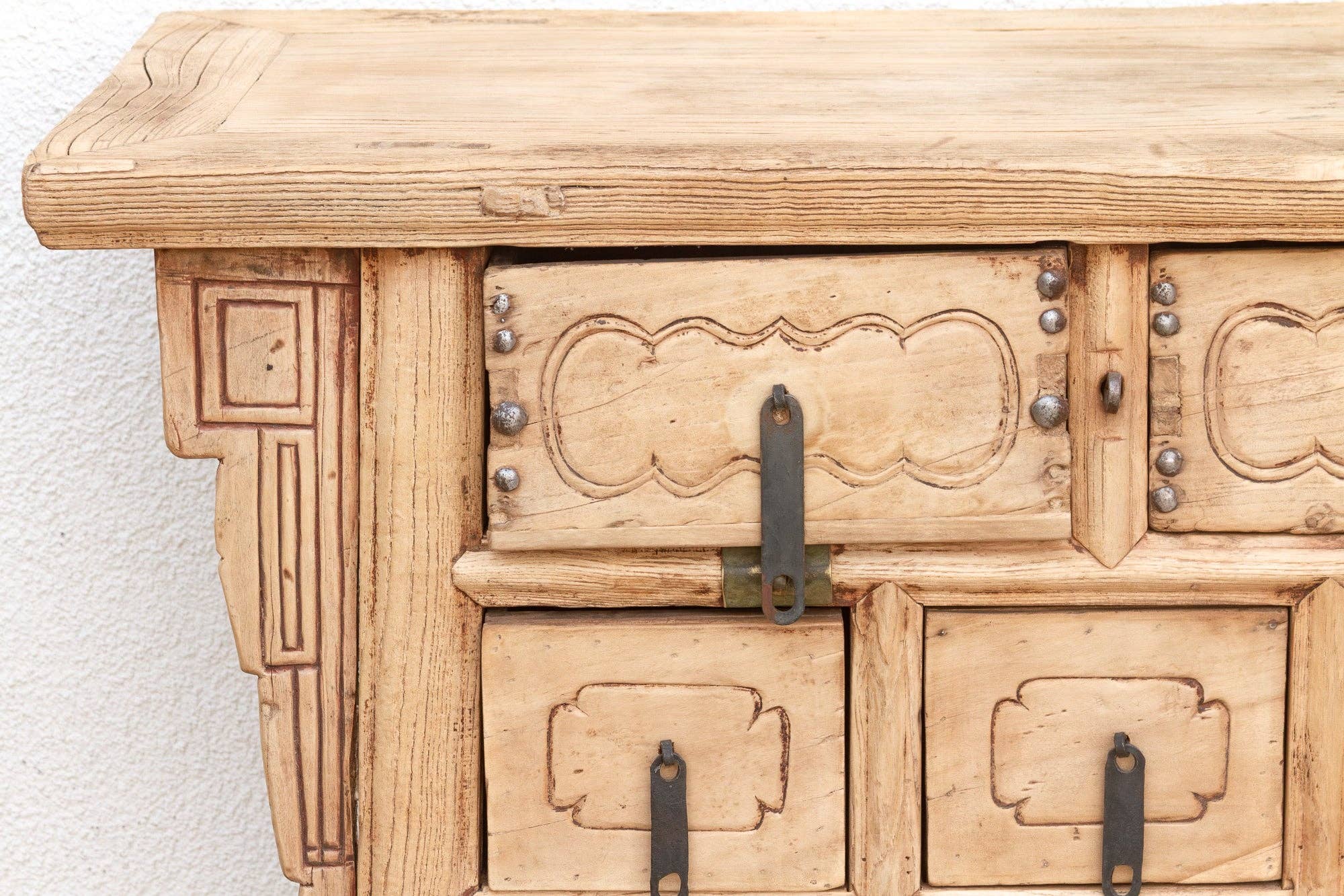 De-cor - Vendita all'ingrosso Armadietto - Cassettiera d'altare antica a 5 cassetti con finitura sbiancata dal sole2