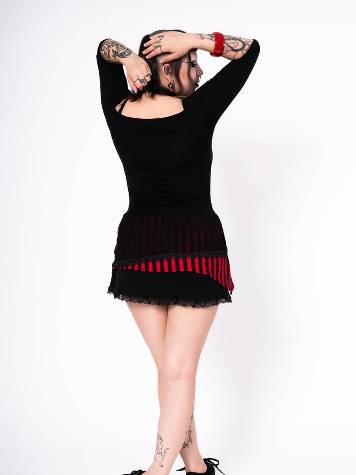 Putré-Fashion – wholesale Skort – Women's – Dark Entries skort - Black/Red 2