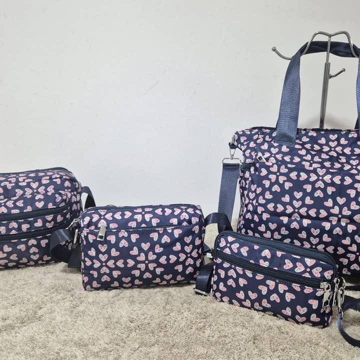 ENSEMBLES DE SACS, DÉTAIL CŒUR. pour la vente par MIA LAROUGE