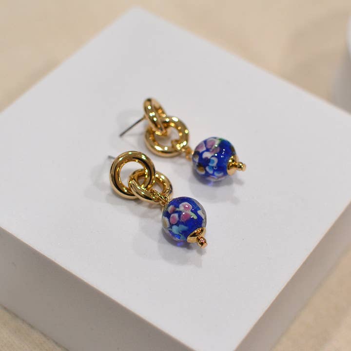 StarryNYC – Großhandel Ohrhänger – Ohrhänger in Kugelform aus Murano-Glas mit elegantem Muster9