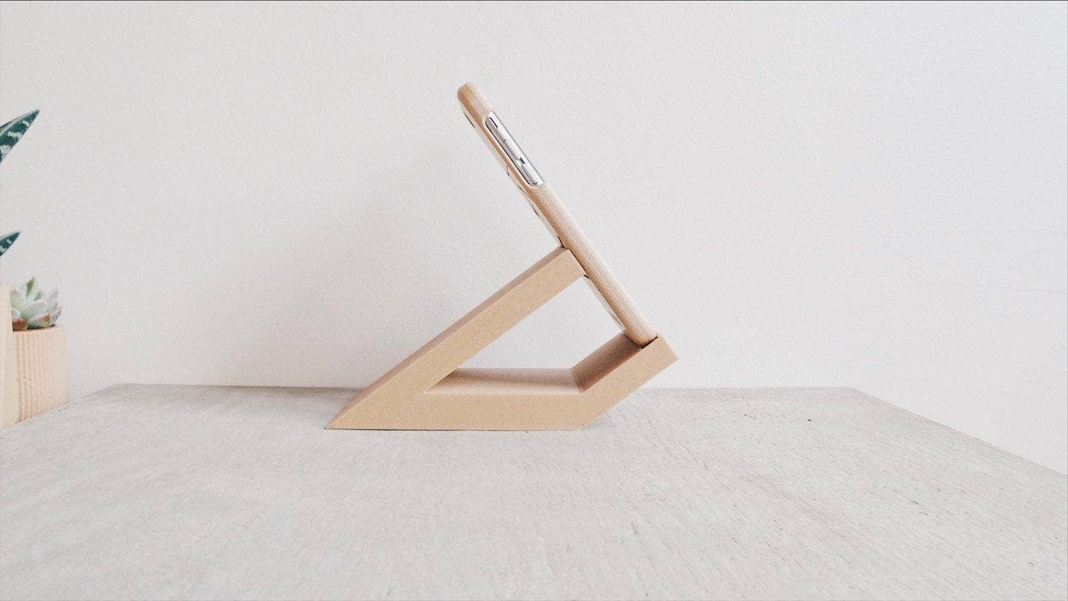 MINIMUM DESIGN - Wholesale Charging Dock - KONTOR Stand2