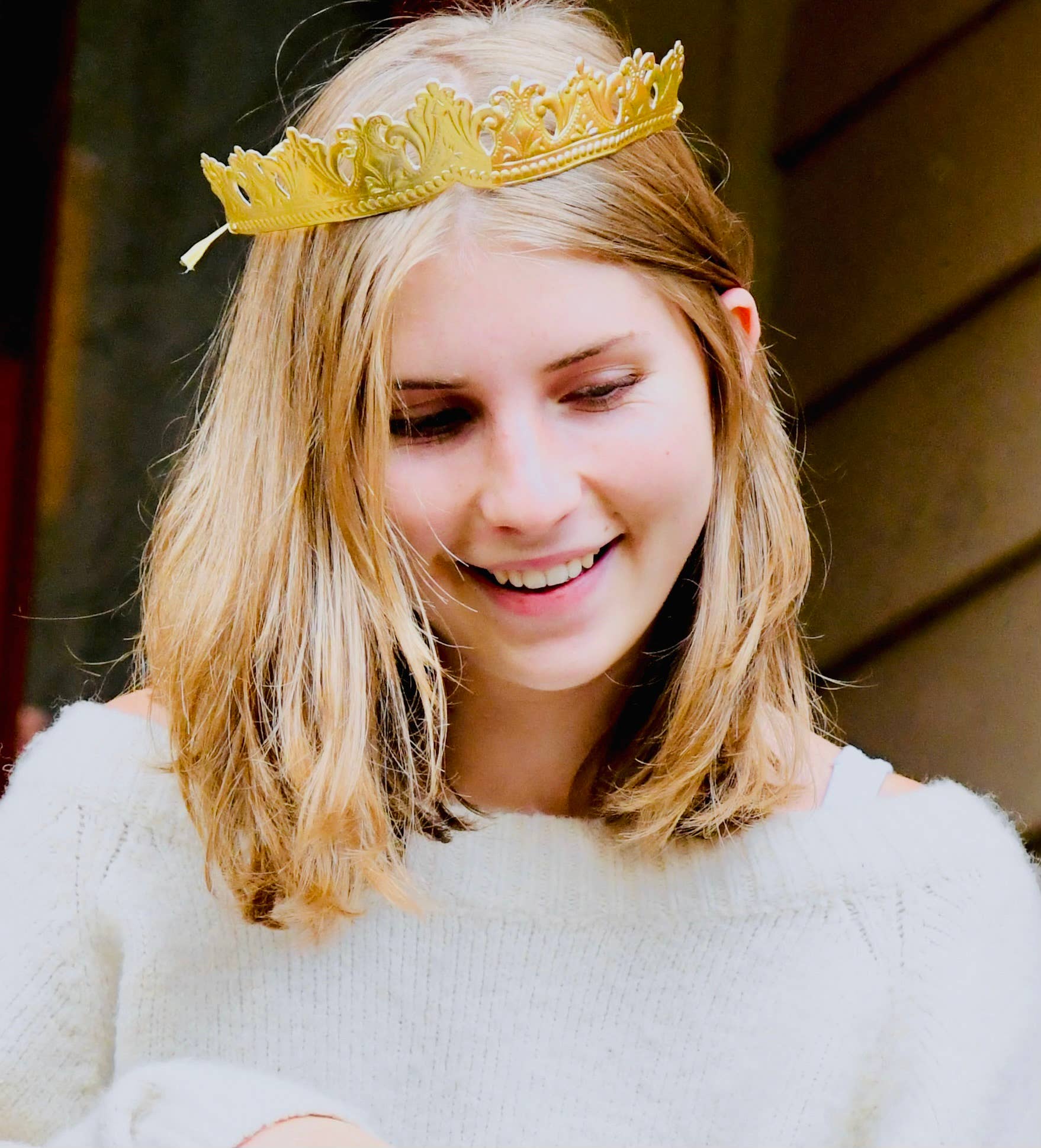 TOPS Malibu – wholesale Party hat/crown – European-Made Gold Embossed Royal Crown w/ Ribbon1