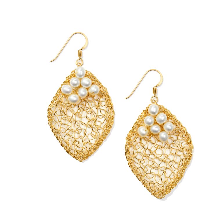Boucles d'oreilles en perles d'eau douce, boucles d'oreilles remplies d'or 14 carats pour la vente par MetaLace Jewelry