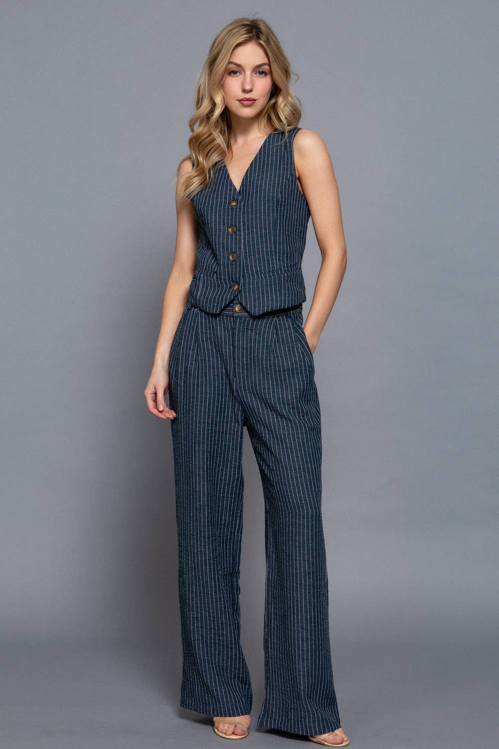 Active Basic | Active USA – Engroshandel Habitvest – til kvinder – V-udskæring Foran Knaplukning Linned Effekt Vest7