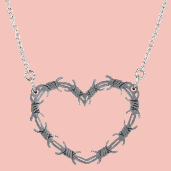 Collar de corazón de alambre de púas de plata para venta al por mayor de Sour Cherry