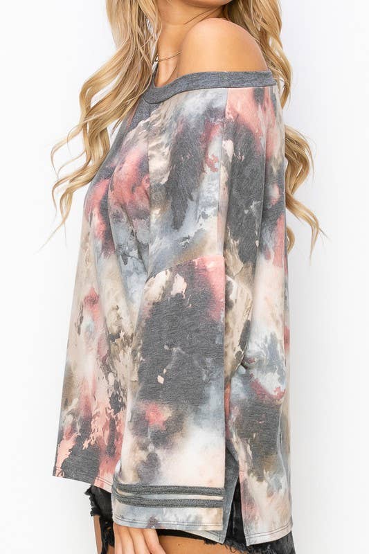 GRIGIO 10592LP405 - TOP PLUS SIZE CON SCOLLO A BARCHETTA E MANICHE A CAMPANA TIE-DYE in vendita all'ingrosso su Faire10