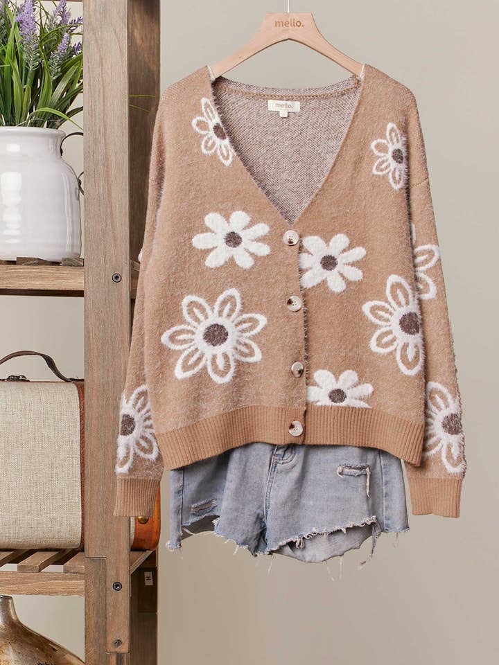 Cardigan en maille duveteuse à motif marguerite pour la vente par Mello.