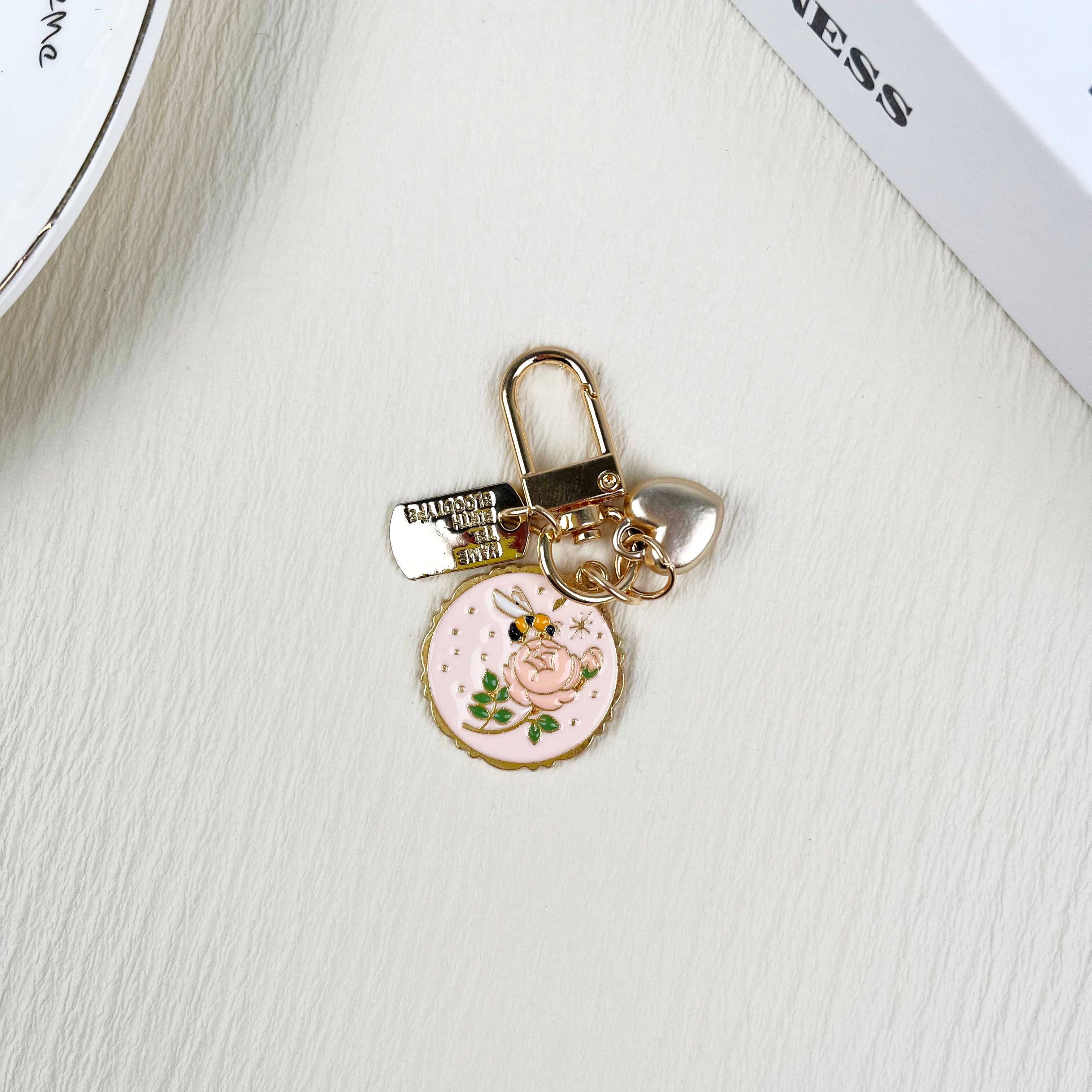 SoapElenGlen – Großhandel Schlüsselanhänger – Damen – Maiglöckchen Schlüsselanhänger mit rosafarbenem Anhänger3