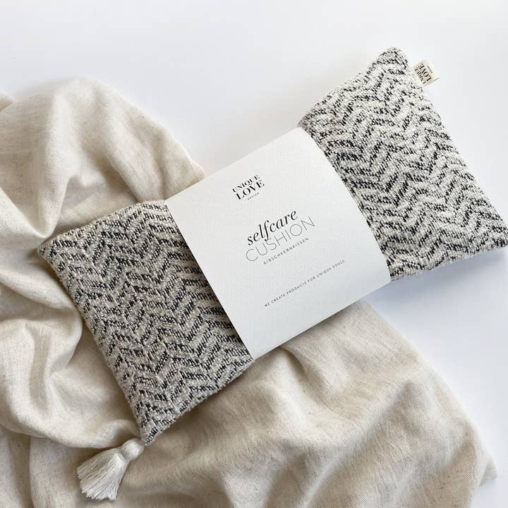 UNIQUE LOVE Design - Venta al por mayor Cojín de spa/terapia - Cojín de huesos de cereza - midi en blanco y negro