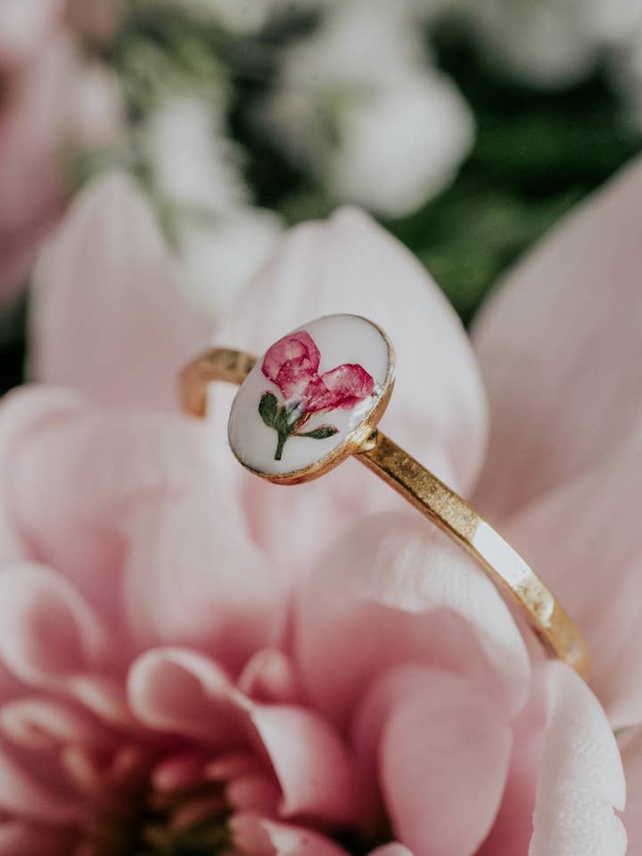 Bague botanique Alyssum pour la vente par Ephemera