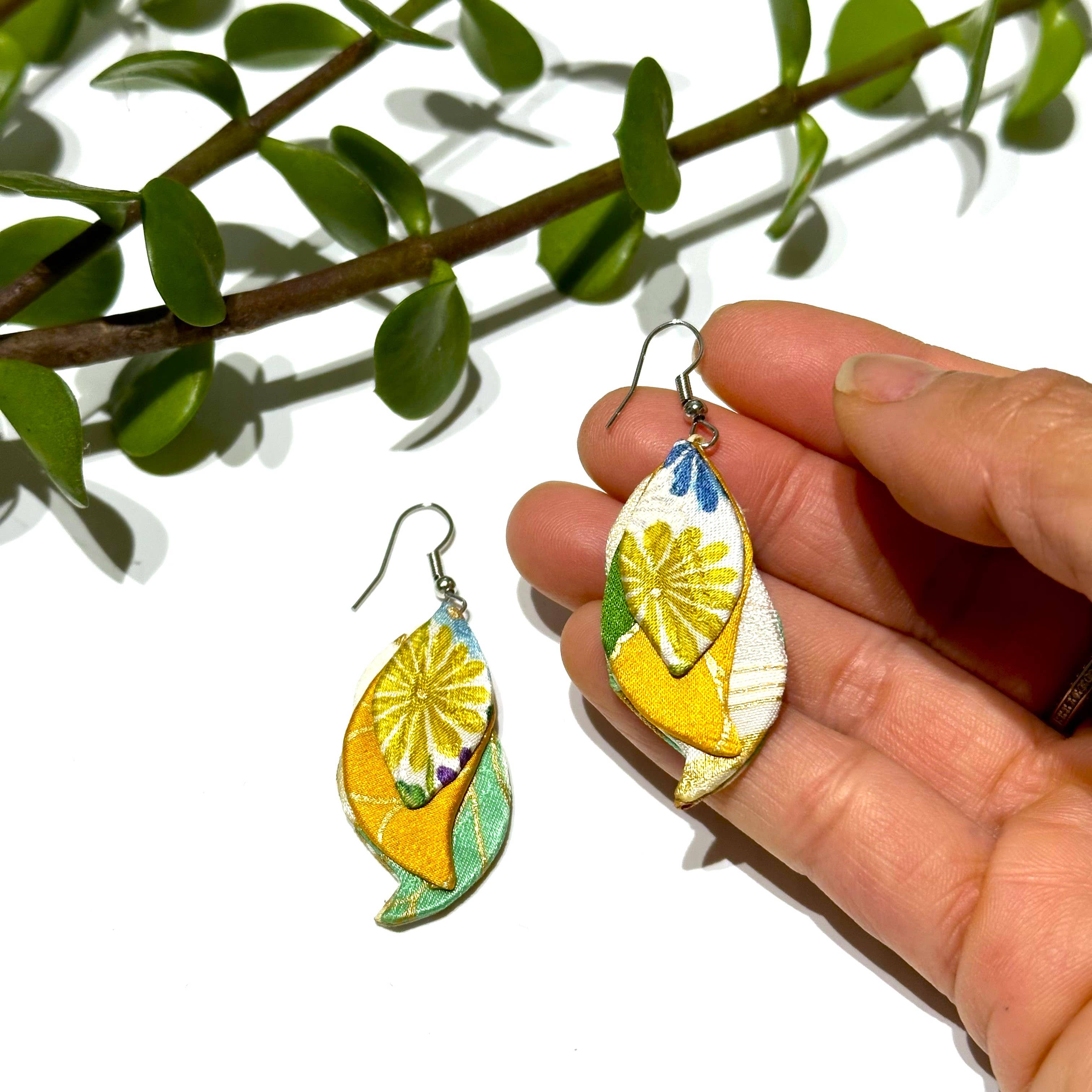 Sophie Silks - Wholesale Hangende/ronde oorbellen - Hangende kimono-oorbellen in visvorm3