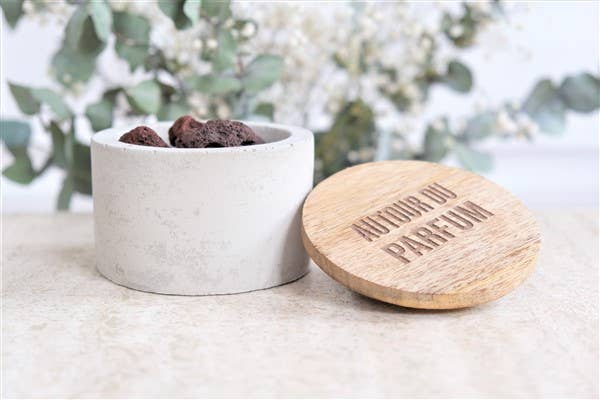 Autour Du Parfum – Großhandel Feste Parfüms – Magma - handgefertigter Betontopf mit vulkanischen Duftsteinen4