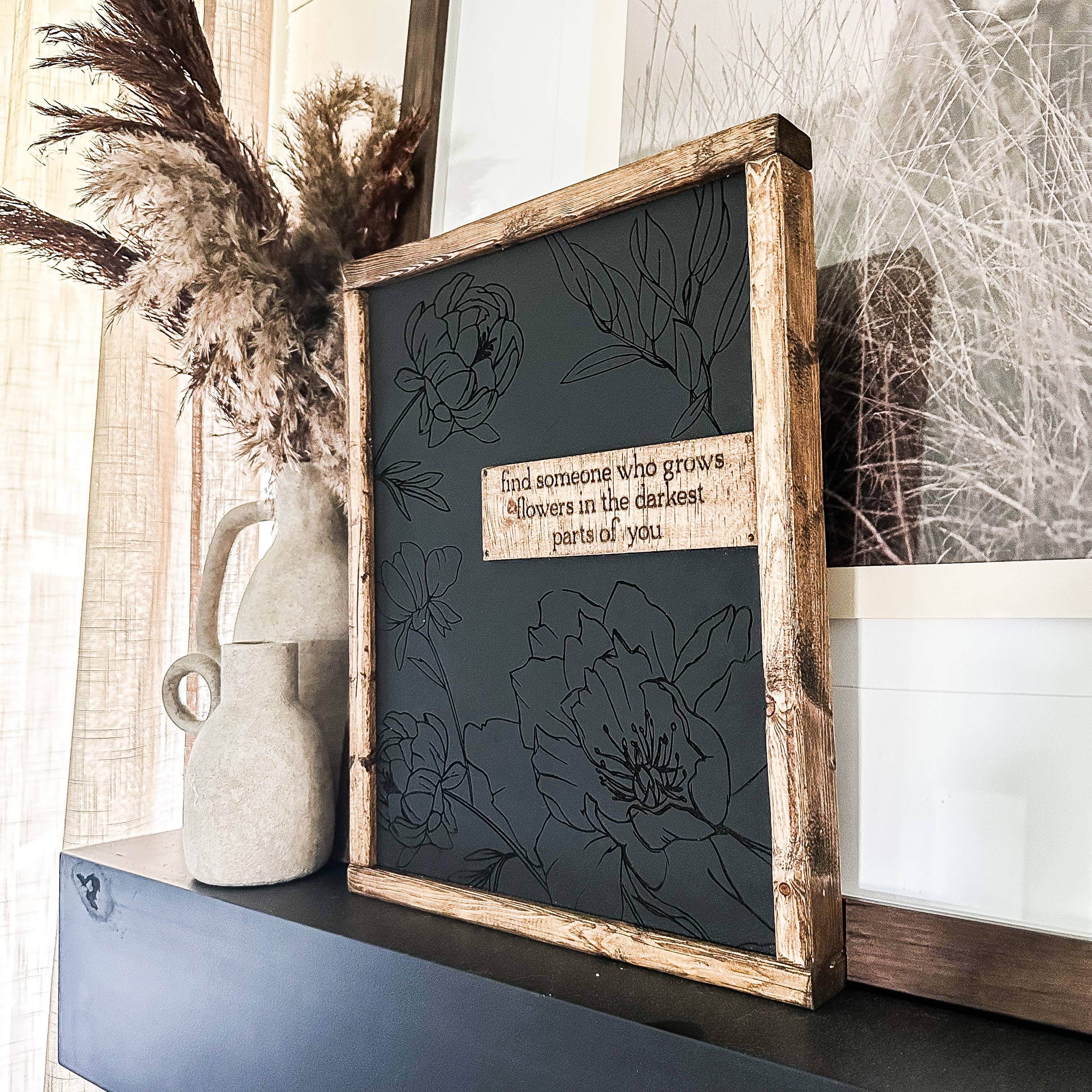 Dakota + Pine Design Co. – Engroshandel Skilt – Find én, der får blomster til at vokse i dine mørkeste sider1