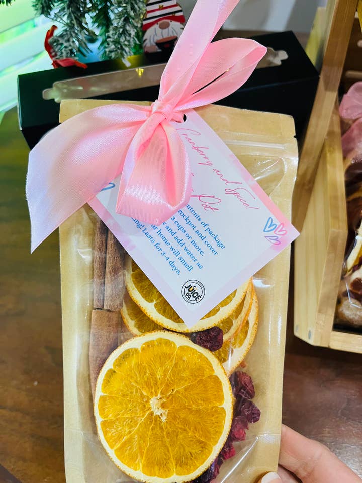 CRANBERRY and SPICE simmer pot for wholesale by Mississippi Juice Company