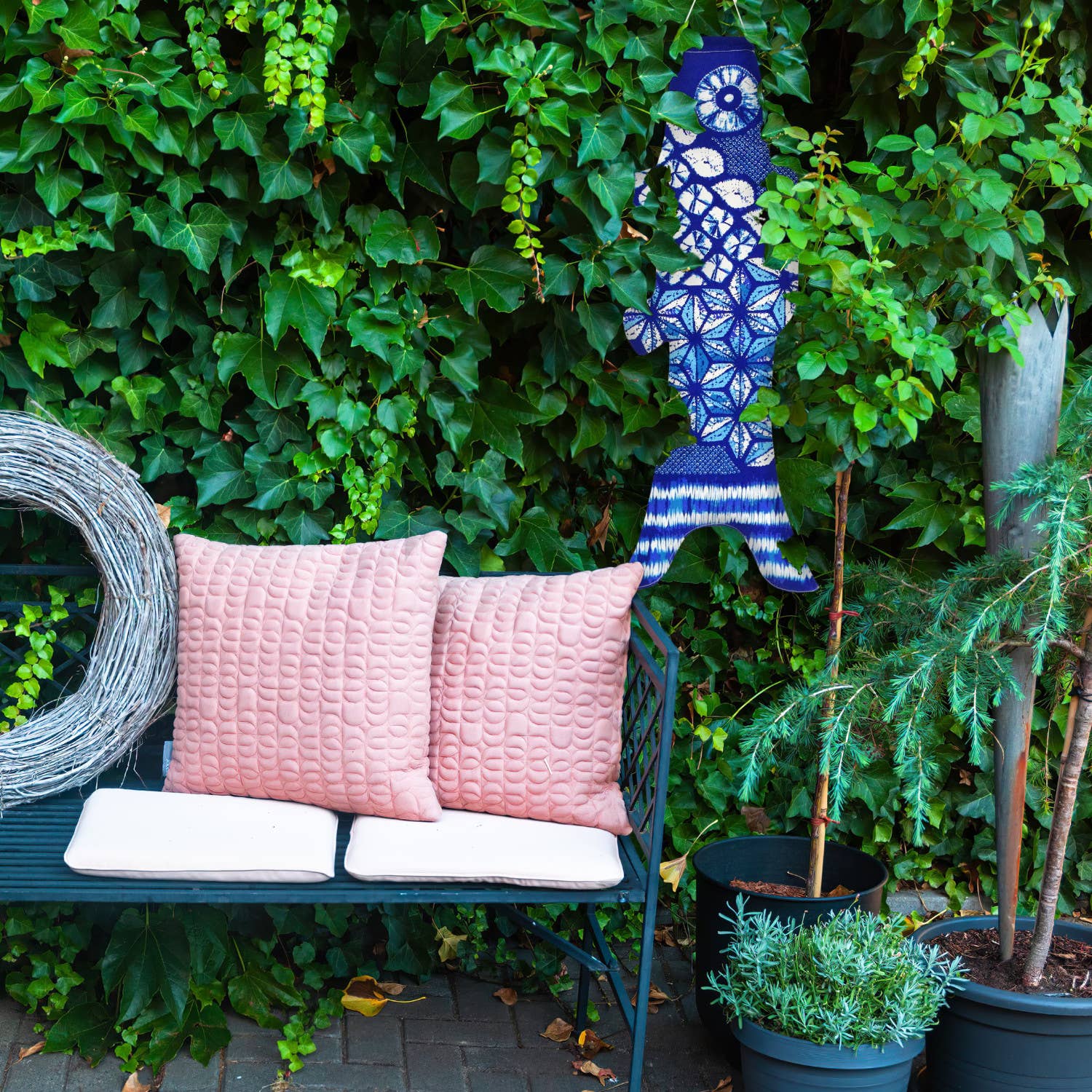 MADAME MO – Engroshandel 3D-vægkunst – Koinobori Deep Shibori - unikt dekorativt stykke (S)4