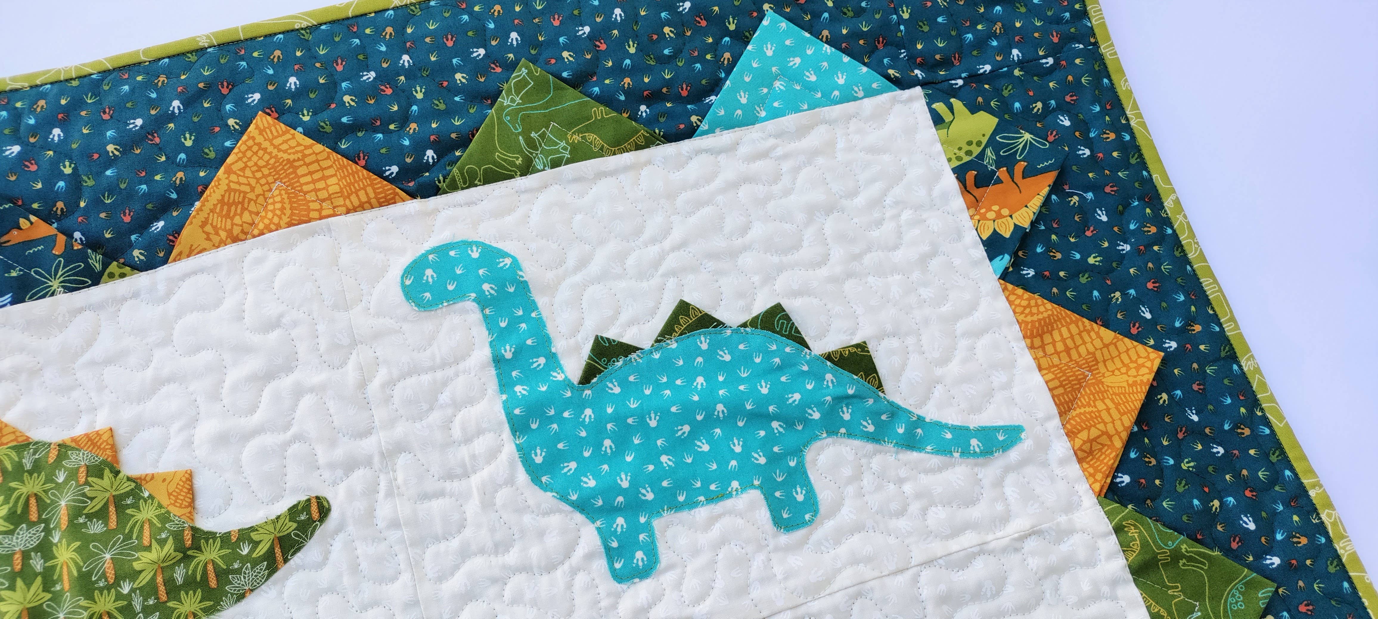 Slice of Pi Quilts - Wholesale Knutselnaai-set - Dino Roar dekbedpatroon2