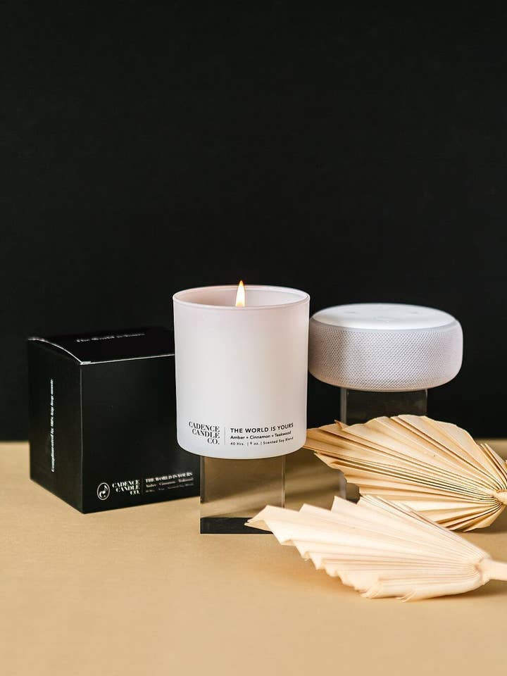 Le monde est à vous pour la vente par Cadence Candle Co.