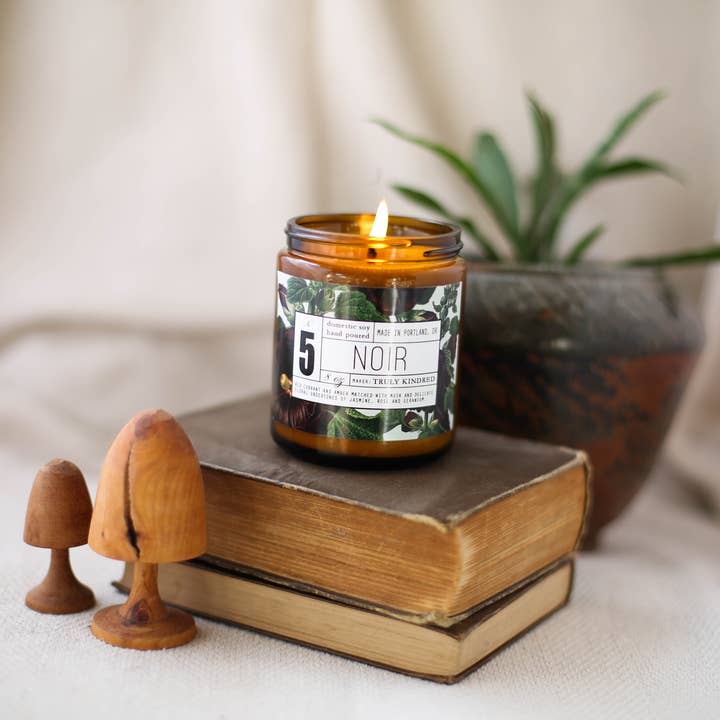 N°5 Noir Bougie 8oz pour la vente par Truly Kindred