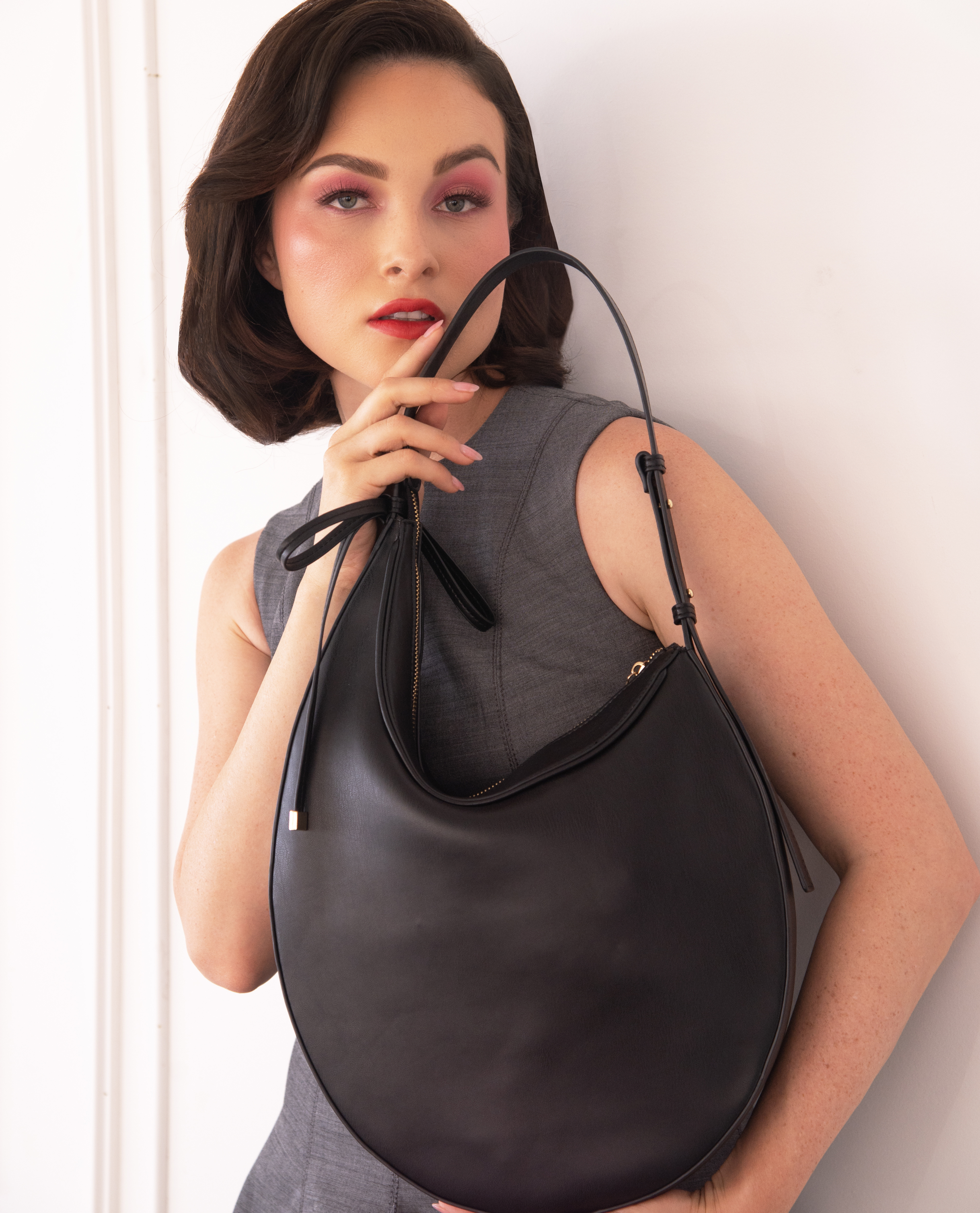 Black Vivien for wholesale on Faire1