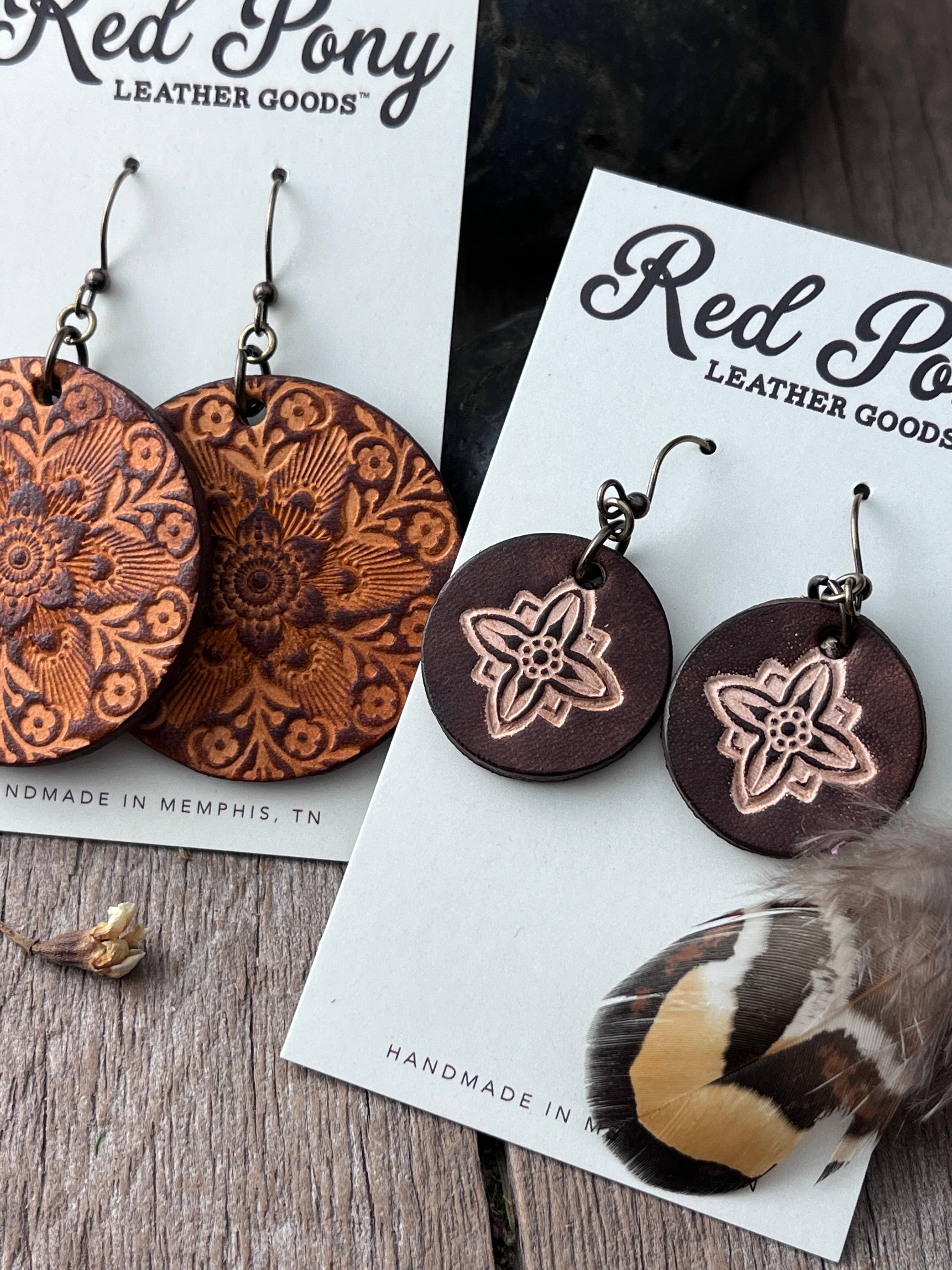 Red Pony Leather Goods – Brincos de argola por atacado – Brincos em Forma de Gota em Couro Trabalhado à Mão Boho Western Pequenos (Cópia)5