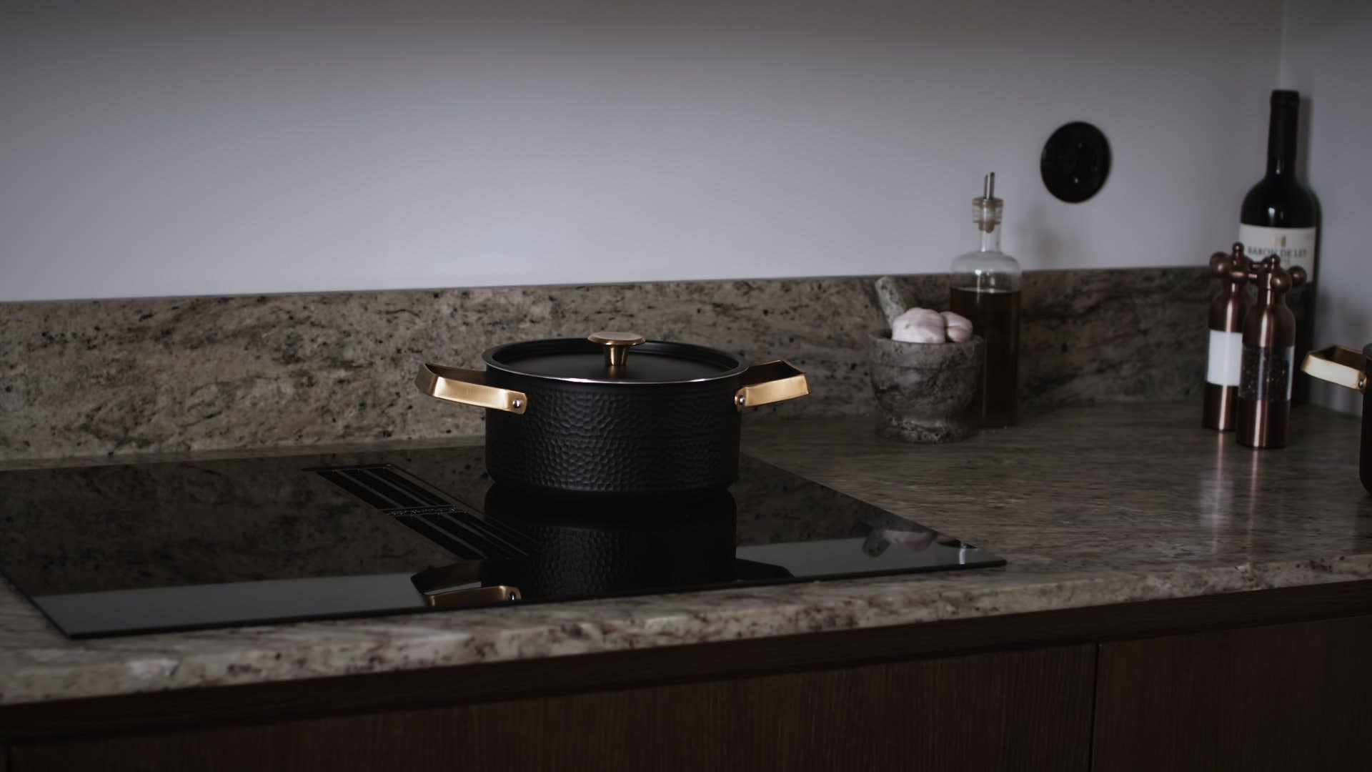 Vargen & Thor - Wholesale Cooking Pot - ARVET.MANDUS.2 Pot – 2.8 L, Matte black with brass details
3