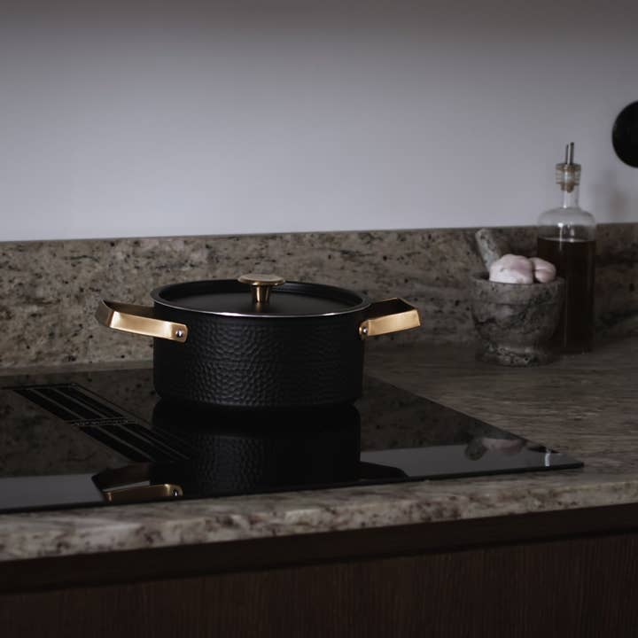 Vargen & Thor - Wholesale Cooking Pot - ARVET.MANDUS.2 Pot – 2.8 L, Matte black with brass details
3